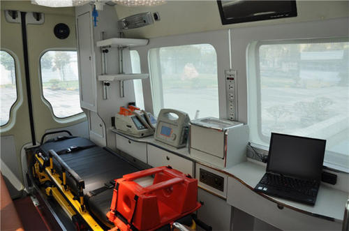 枞阳县救护车内部